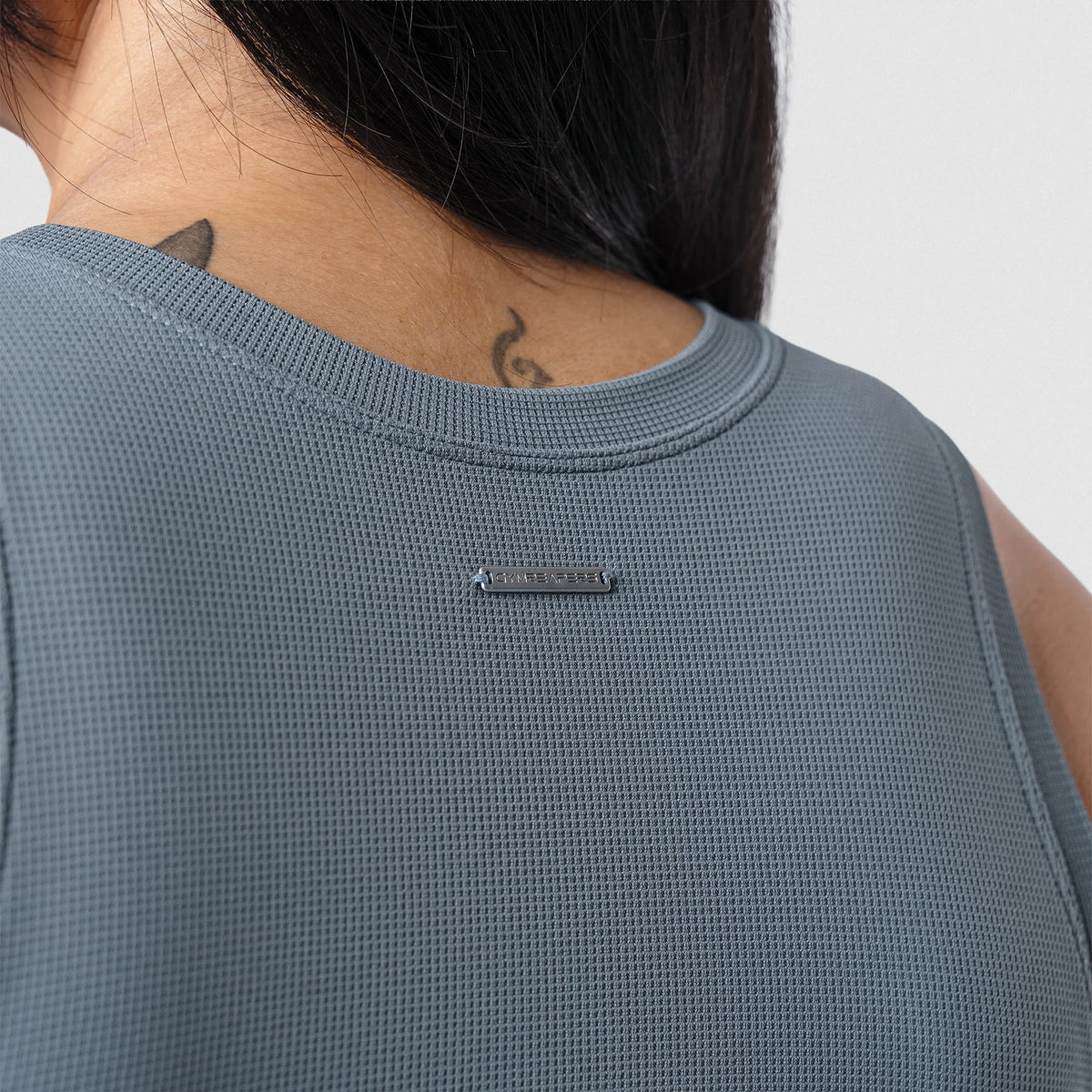 Axis Support Tank - Lake shoulder and strap detail