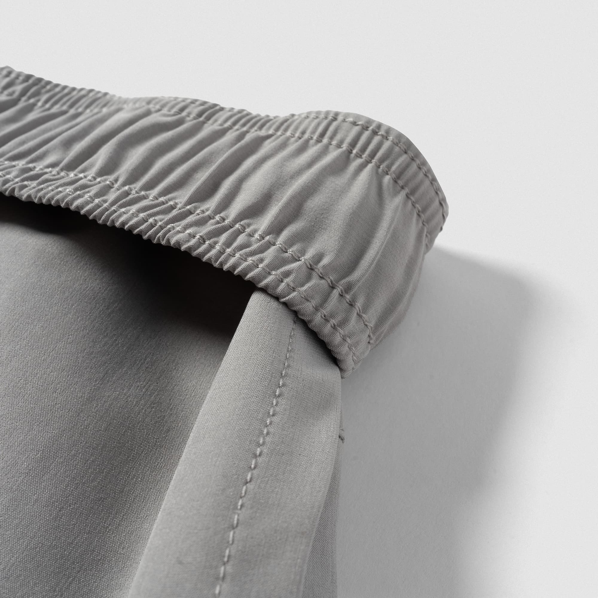 Elastic waistband detail on Men's Conquer 7 Inch Shorts - Gray