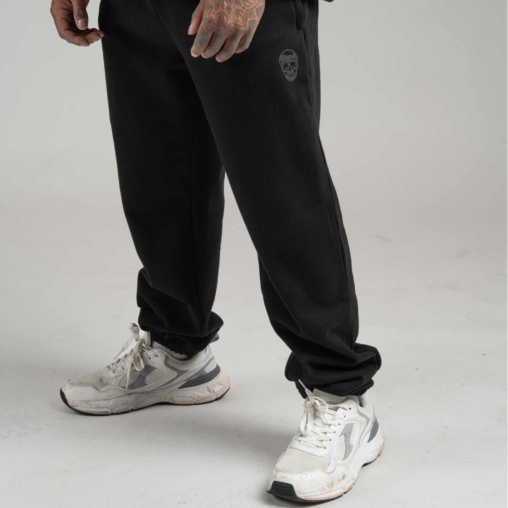 athlete wearing black black heavyweight jogger