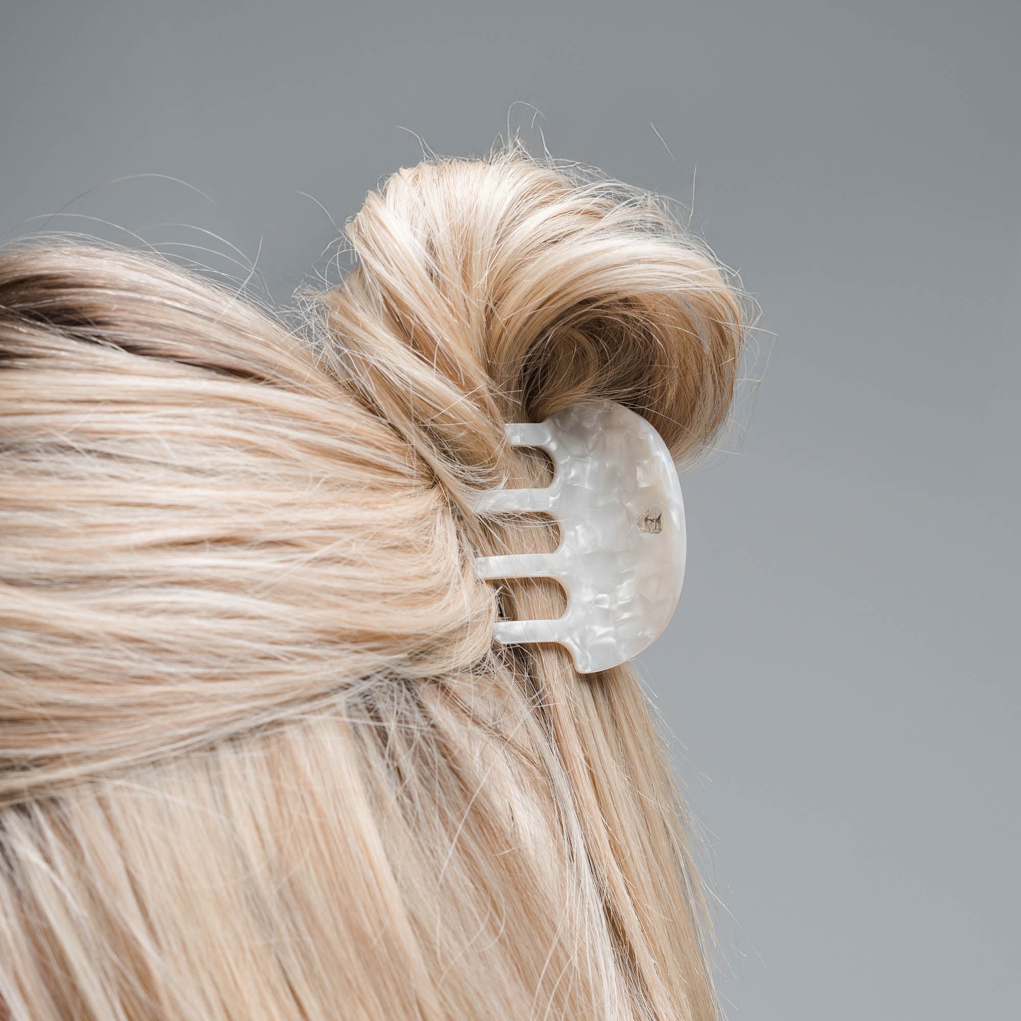 model wearing Small Claw Clip - Ivory blonde straight hair