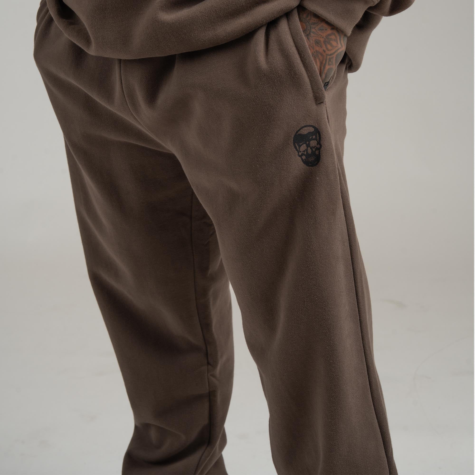toffee heavy weight joggers skull close up